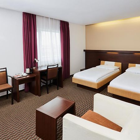 Hotel Rottal Otrokovice Exteriör bild