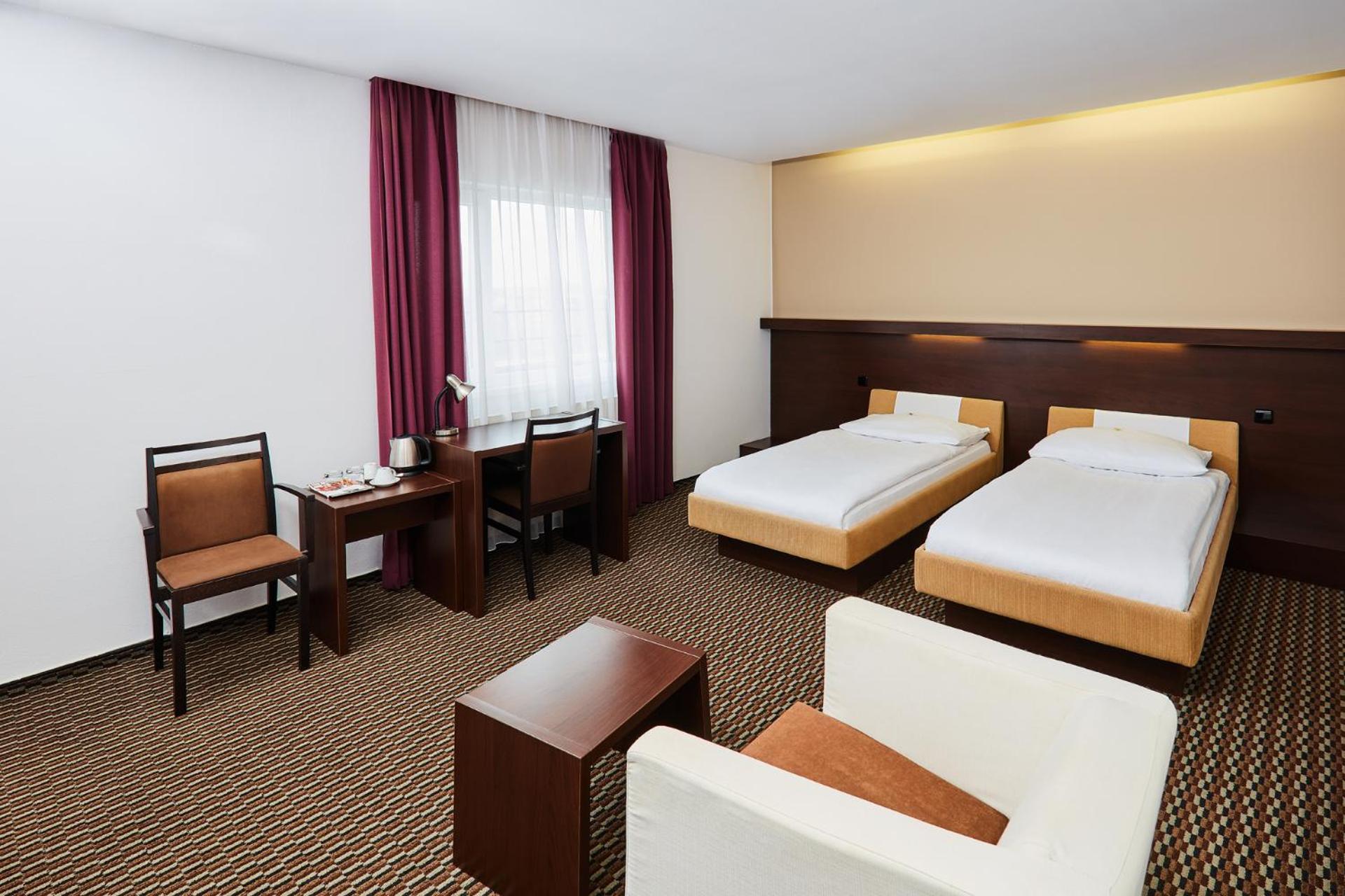 Hotel Rottal Otrokovice Exteriör bild