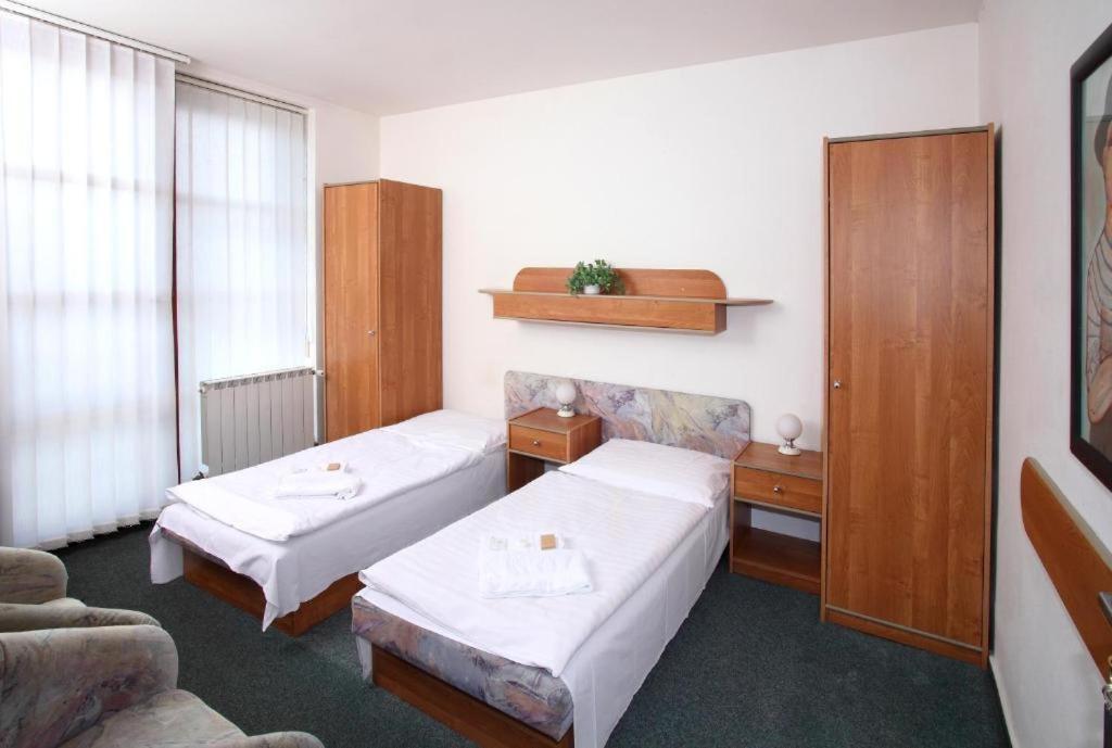 Hotel Rottal Otrokovice Exteriör bild